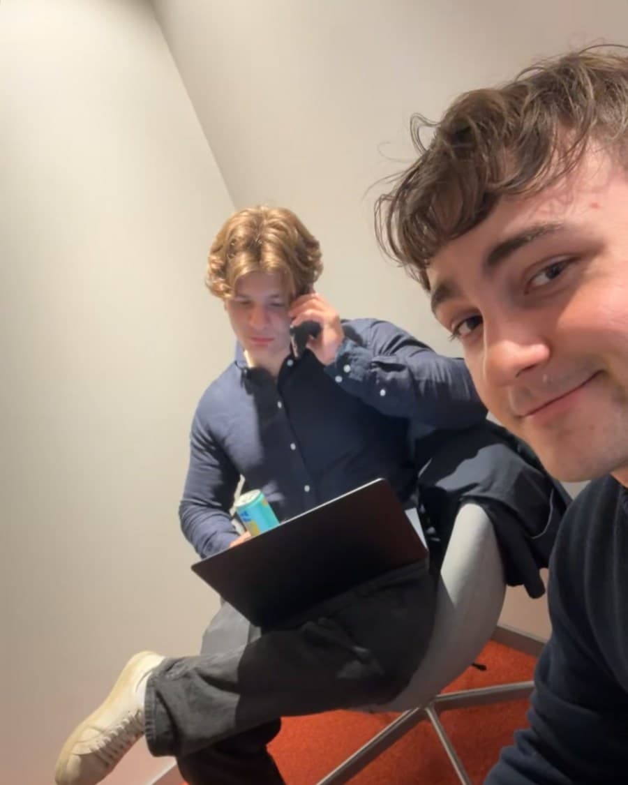 Hugo & Leo i arbete